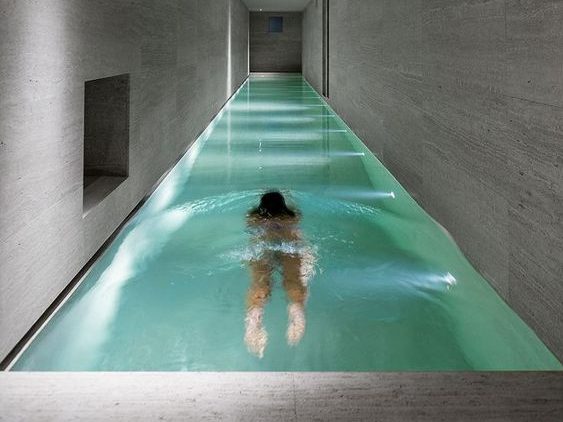 Couloir de nage intérieur