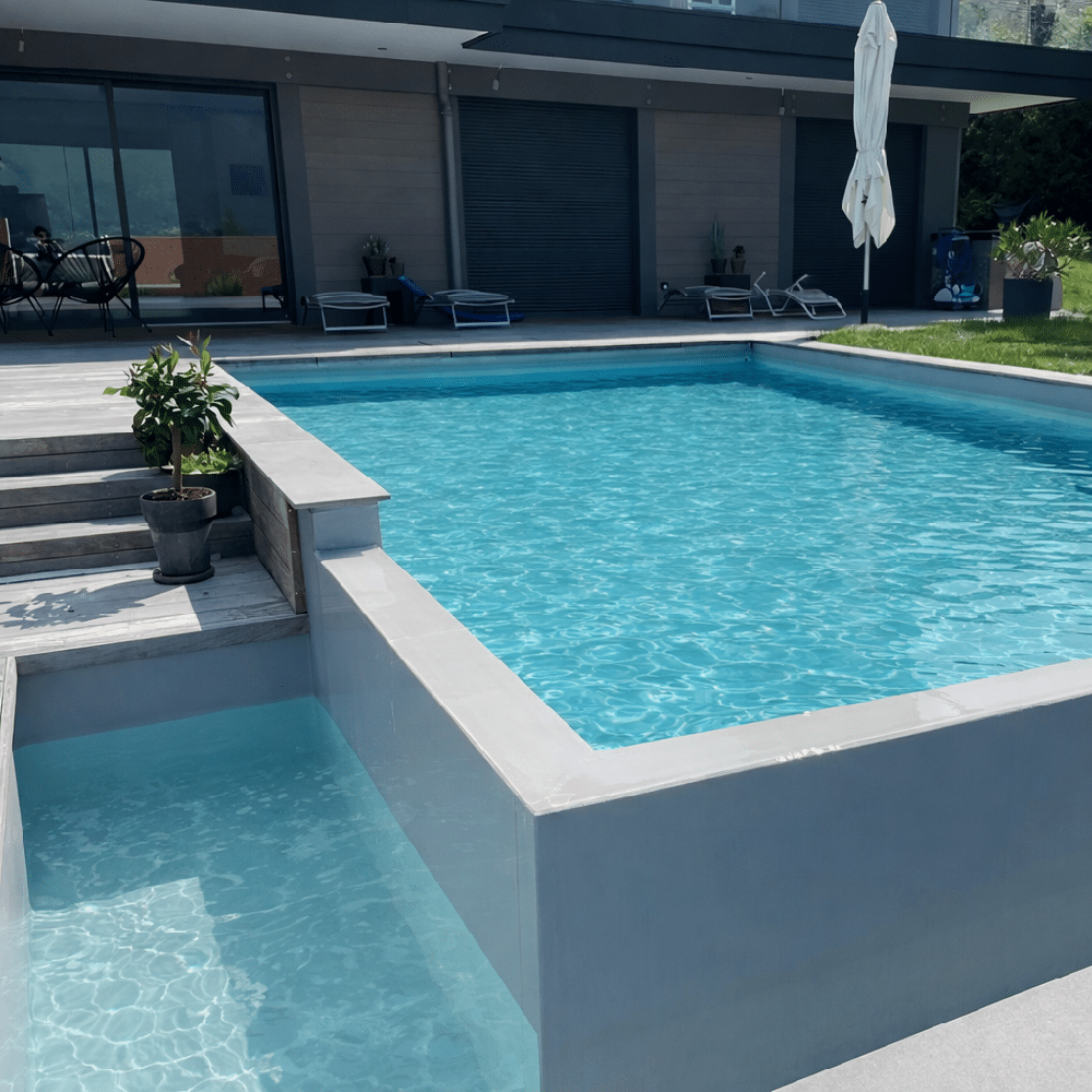 Piscine avec escalier béton et terrasse carrelée, OMH Argonay
